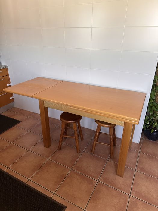 Mesa de cozinha extensivel com 4 bancos
