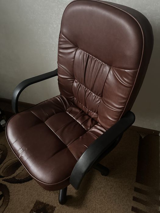 Кресло компьютерное , кожаное офисное
