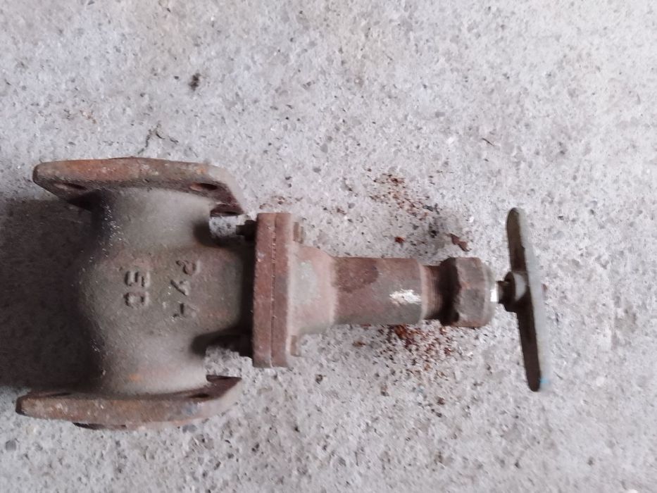 Запірна арматура, вентелі, крани, засувки, трьох-ходовий кран