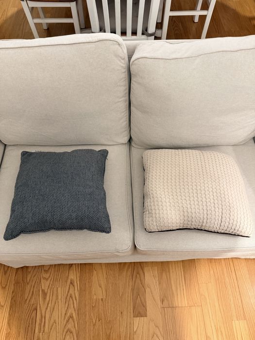 Conjunto 2 sofás + repousa pés