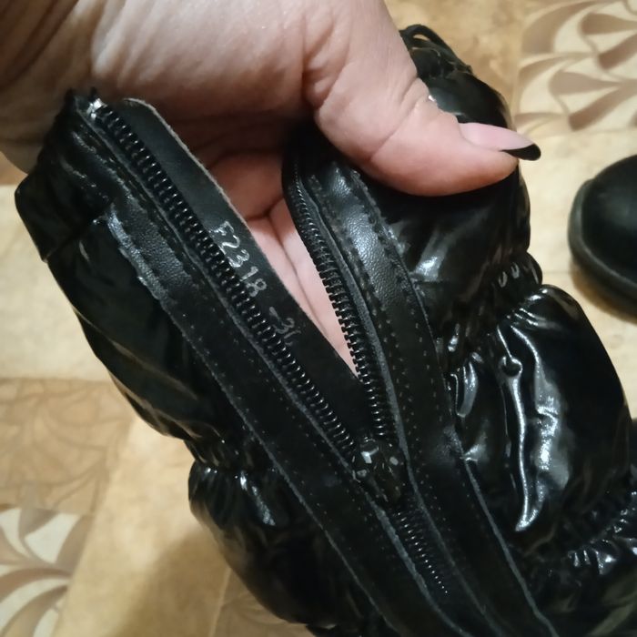 Зимні черевики на дівчинку 30 р