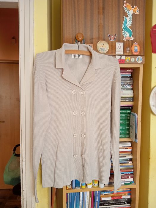 Sweter damski popielaty.