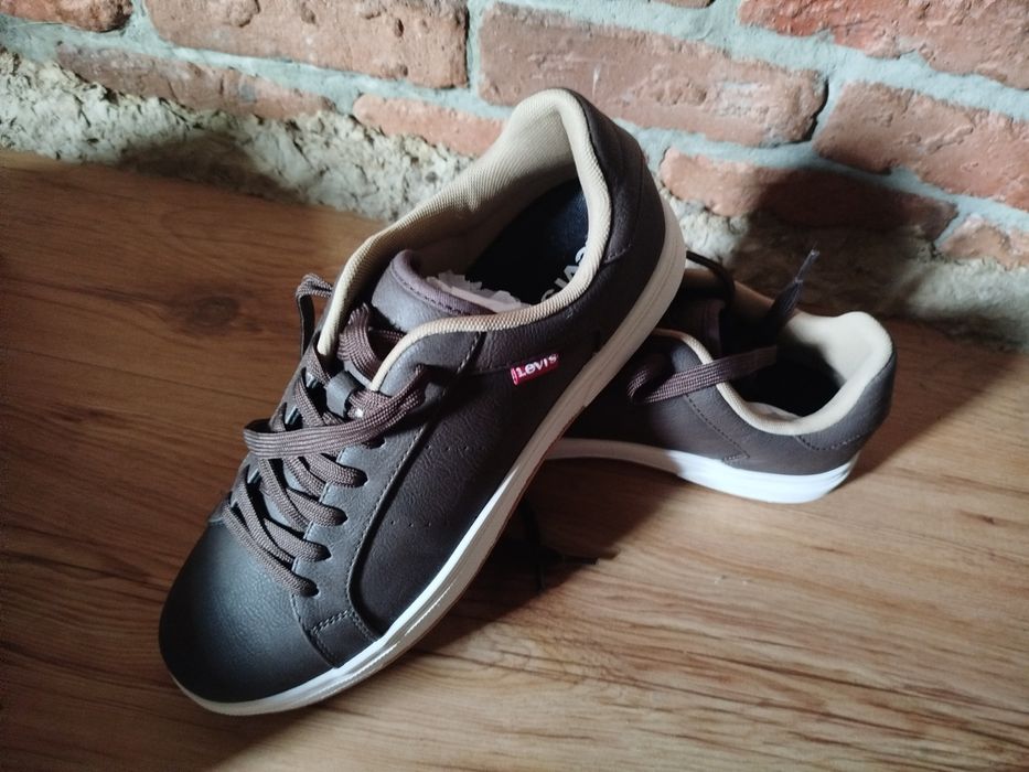 Кроссовки фирмы Levi's 42p