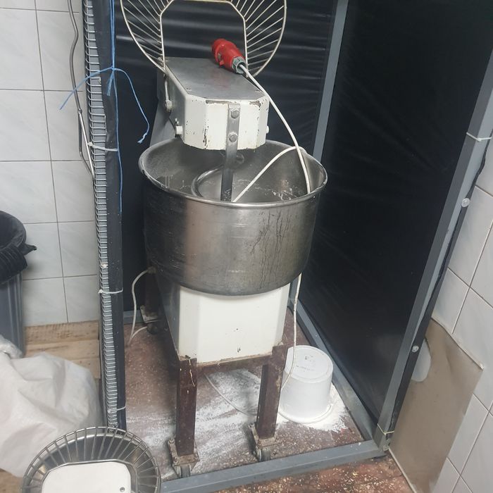 Продам тестомесы,растойки