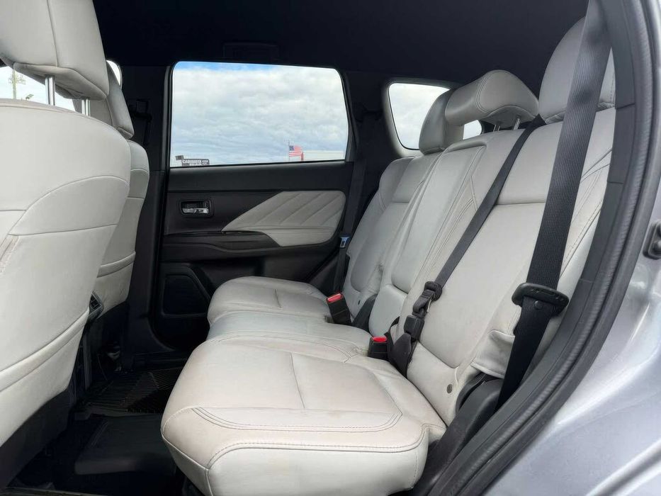 Mitsubishi Outlander PHEV SEL      2022