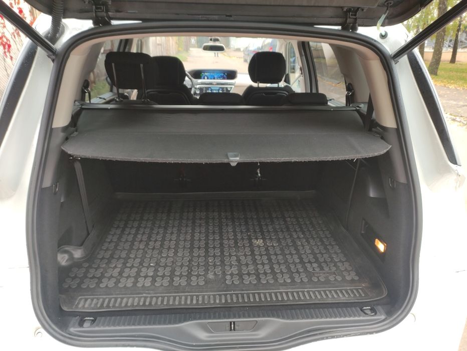 Автомобіль Сітроєн С4 гранд Пікассо