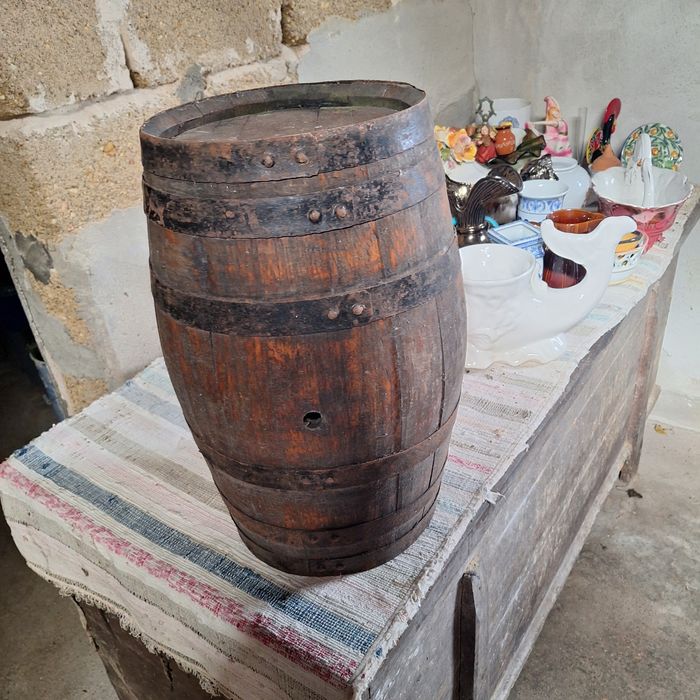 Vendo barril antigo