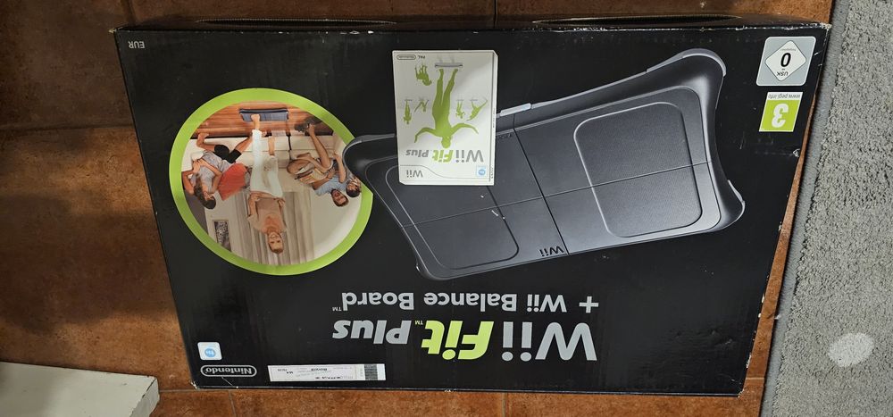 Wii Fit Plus + Balance Board (Versão Preta) - Com Caixa Original