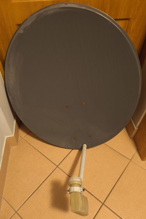 Antena satelitarna