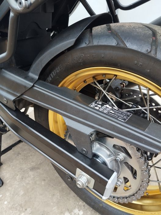 Мотоцикл сузукі встром 650