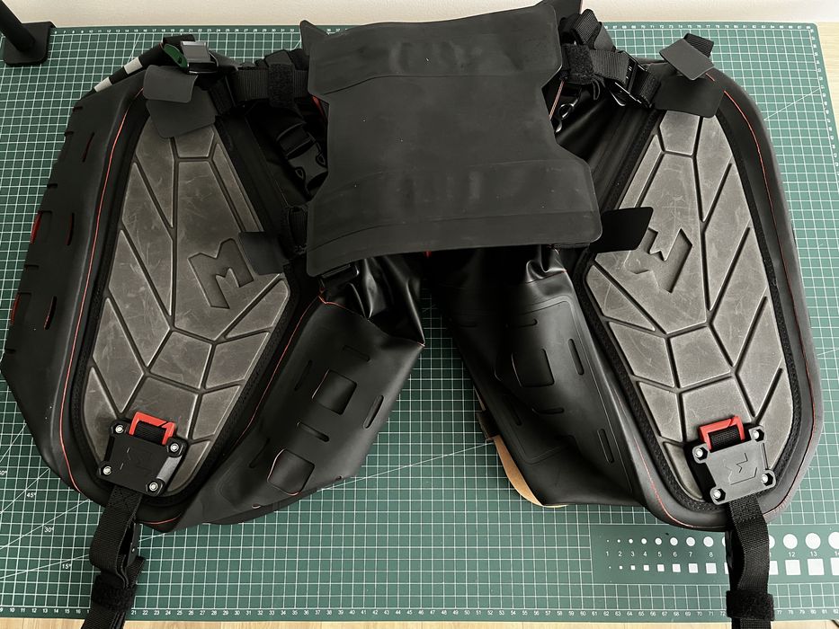Sakwy motocyklowe Enduristan Blizzard 2.25 czarne pojemnosc 25L