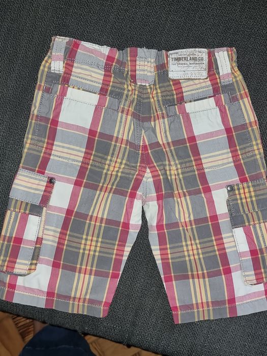 Calções Timberland. Menino. 3 anos. Veste grande