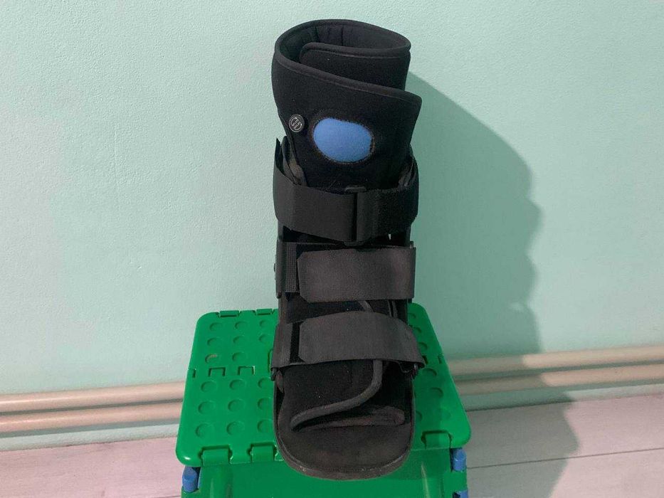 Ортез на гомілковостопний суглоб з надувним вкладишем