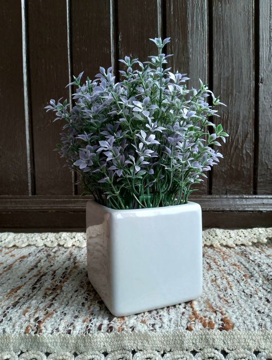 Штучні квіти лаванда  у керамічному горщику