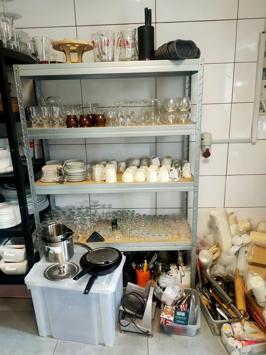 Wyposażenie restauracji sztućce szklanki itp