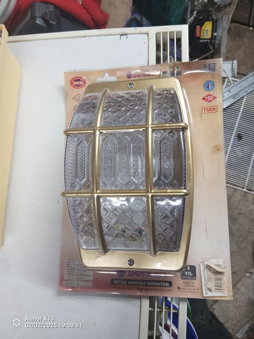 Продам світильник на стіну