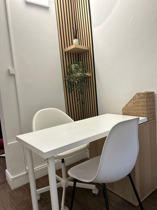 Alugo mesa para manicure