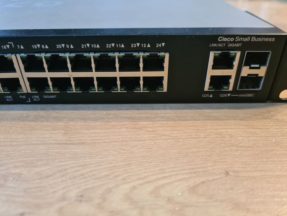 switch Cisco SG200-26P 26-Port Gigabit PoE Smart Switch.