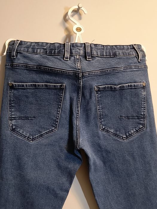 Męskie niebieskie jeansy