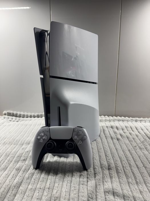 Playstation 5 slim z napedem oraz padem
