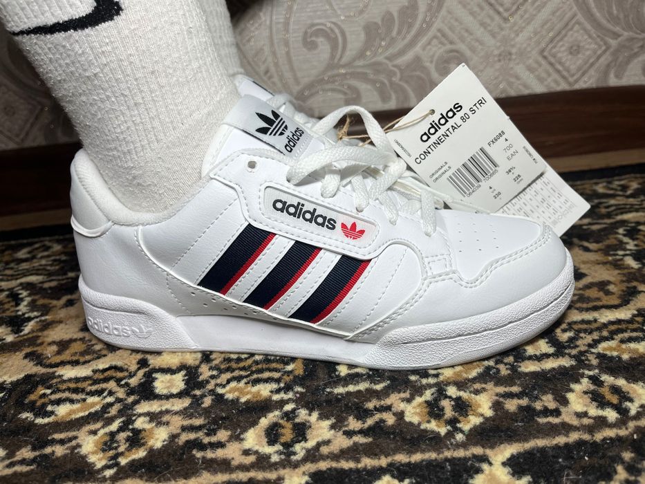 кросівки жіночі adidas