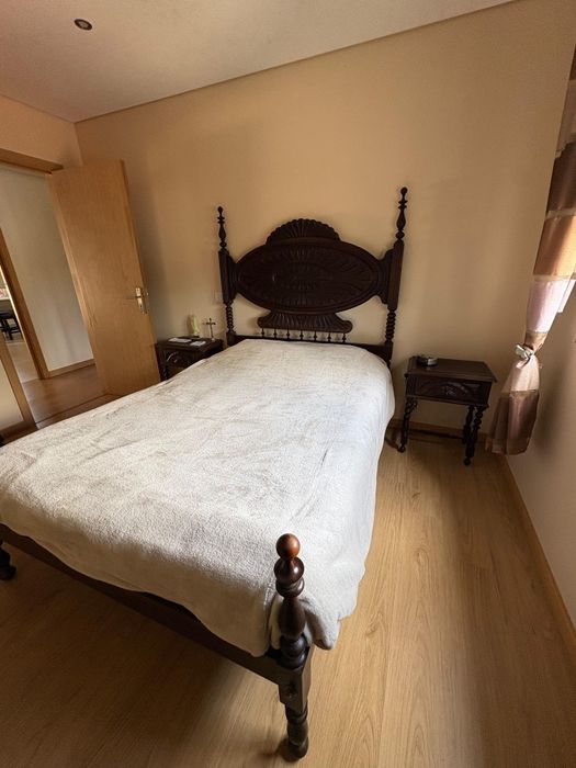Cama em cerejeira