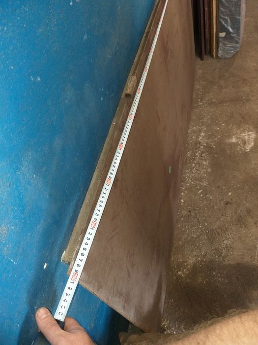 Продаю дверь металлическую.