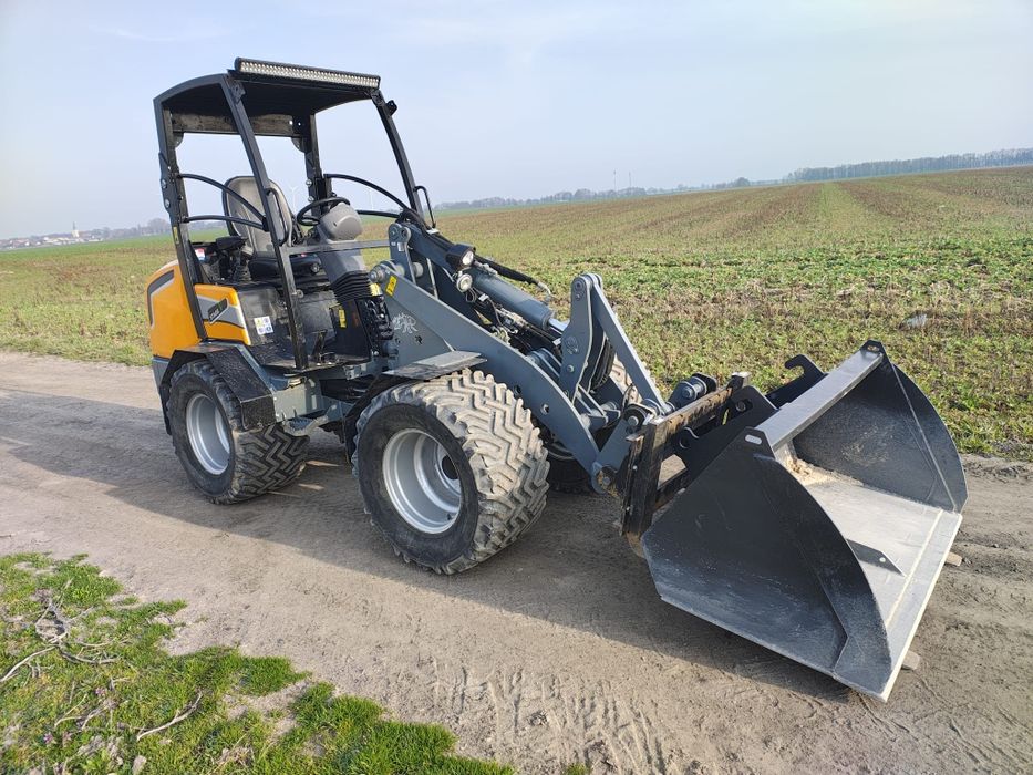 Ładowarka Giant G2700 x-tra rok 2022 tylko 590mtg