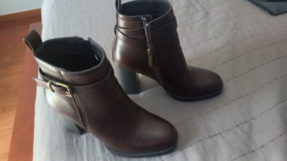 Botas castanhas 37