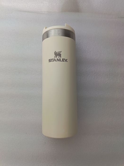 kubek termiczny marki Stanley