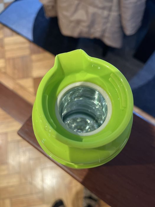 Garrafa termos com copo