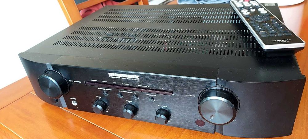 Amplificador Marantz PM6004 (comando incluído)