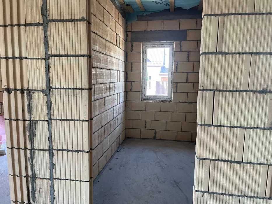 ПРОДАМ  новий будинок з терасою Білогородка Київська область  з газом є ліс озеро  автономність БЕЗ КОМІСІЇ