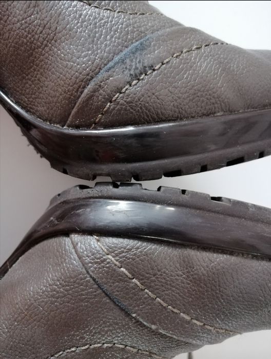 Buty wiązane na obcasie 36