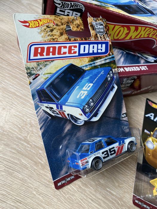 Hotwheels datsun 510 race day  box premium