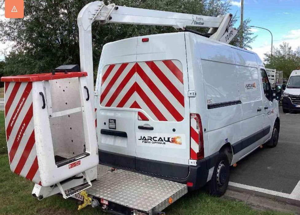 Wynajem wypożyczalnia podnośnik koszowy zwyżka 12 M na samochodzie