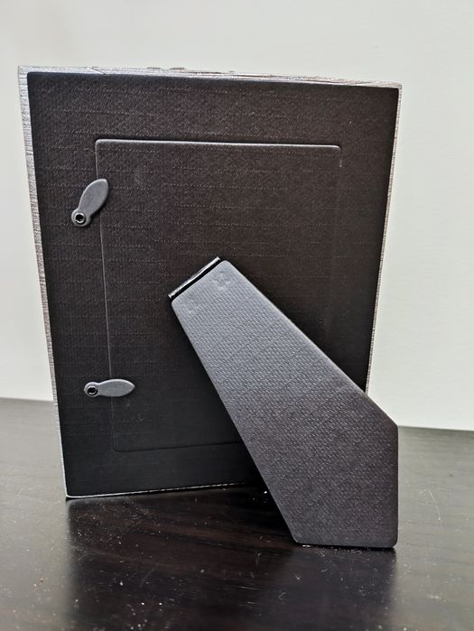 Moldura com flores em relevo