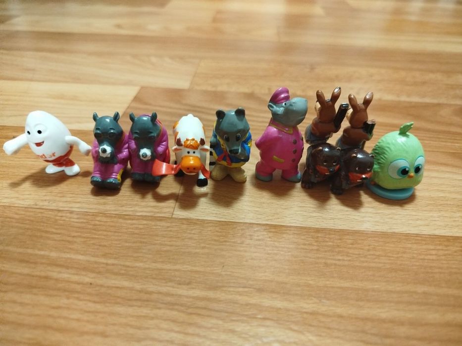 Різні колекційні фігурки Kinder