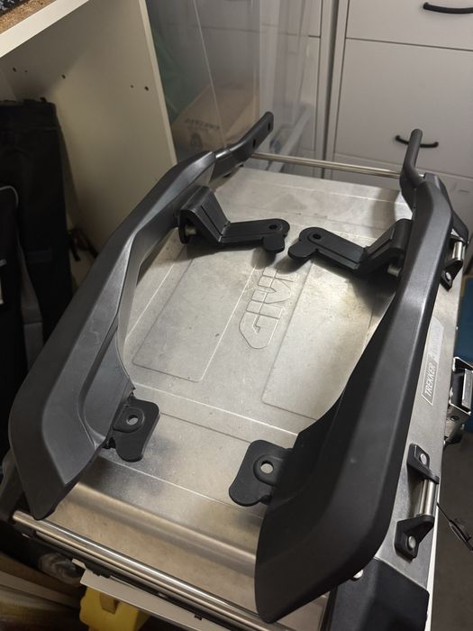 Barras suporte top case Honda X-ADV >2021 Givi SR1188