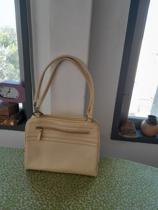 Vendo Mala de Senhora muito bonita como nova