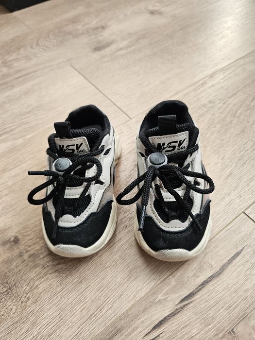 кросівки дитячі 26 р 15 см