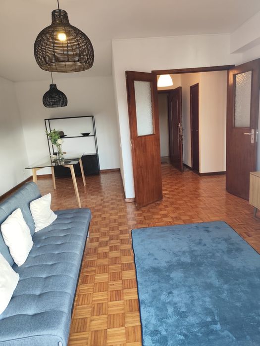 Aluga-se apartamento / quartos , no centro de Viseu totalmente mobilado e equipado.