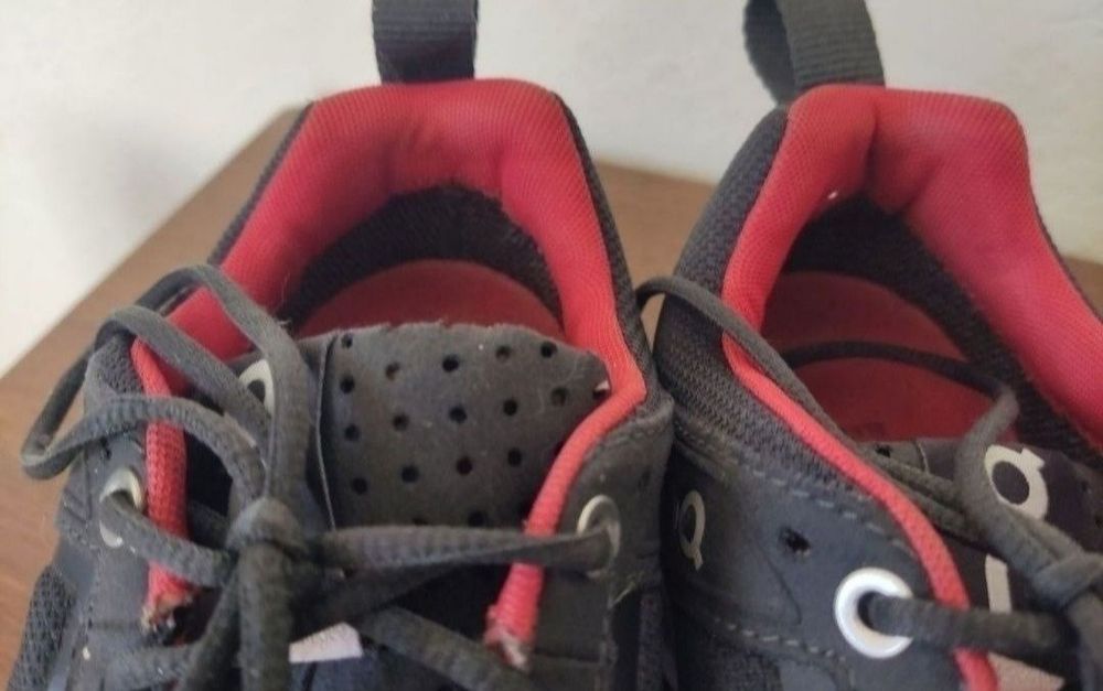 ON Cloud бігові кросівки 39р в ідеальному стані