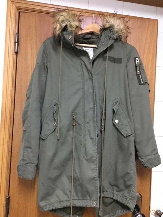 Parca Bershka com capuz