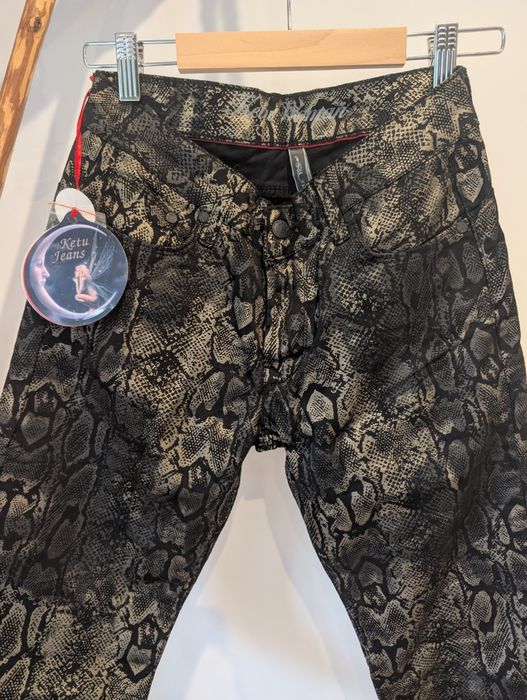 Nowe Spodnie KETU JEANS, Wężowy Wzór Metallic,  Rozmiar XS