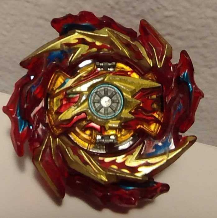 Bonecos e Beyblades
