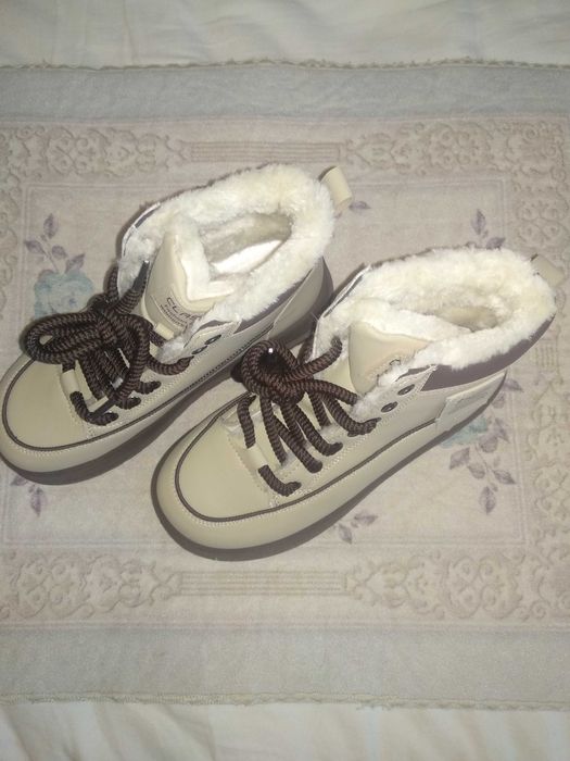 Жіночі зимові чоботи в сучасному стилі хайтоп  37,5-38 нове