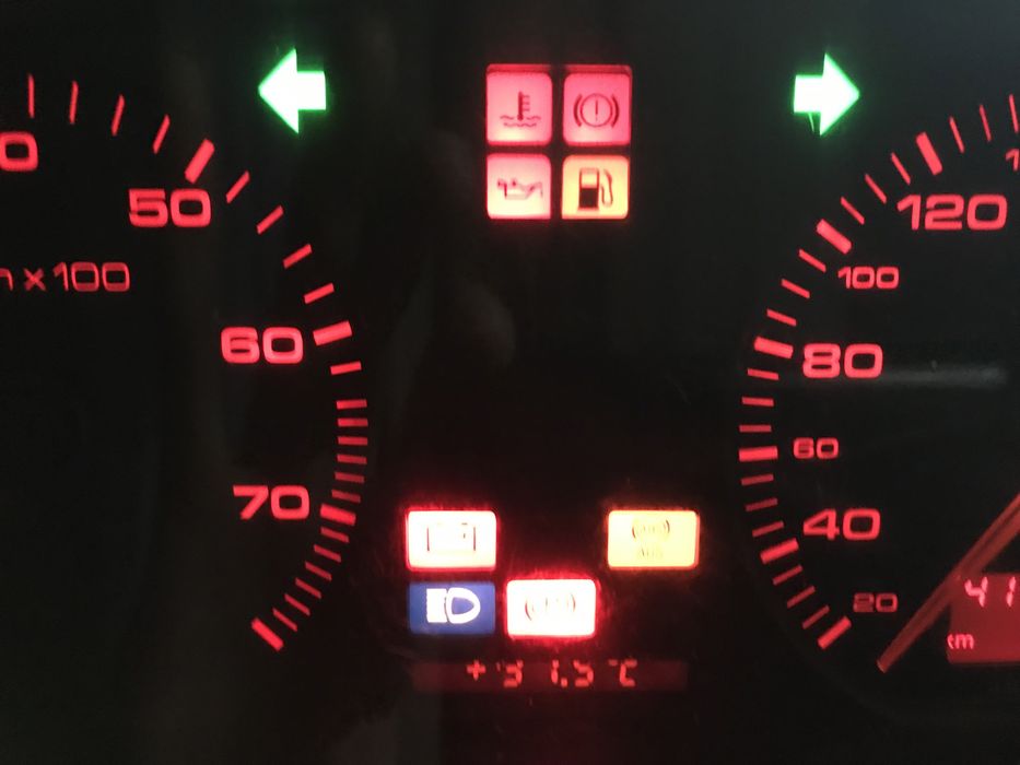 Ауди  а6 с4 , 100  дизель и  бензин, панель приборов.