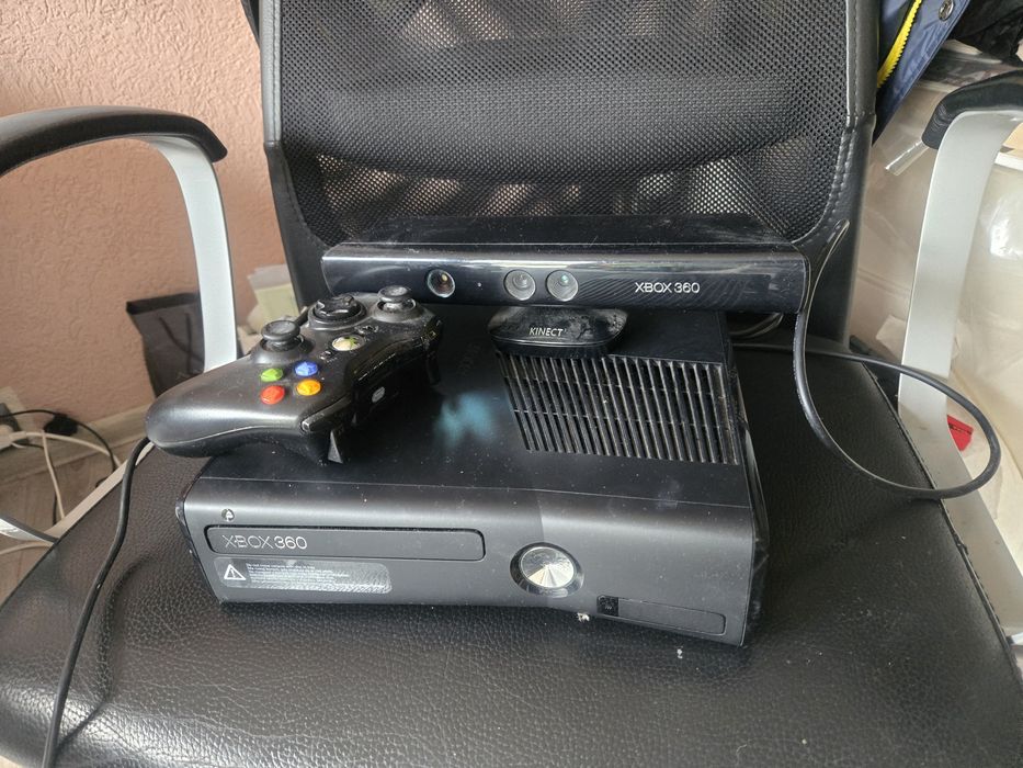 Xbox 360 + kinect + pad + zasilacz