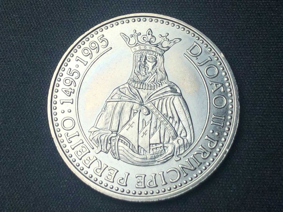 Portugal 1995 - 200 Escudos Cuproniquel - V Série dos Descobrimentos – Dividindo Terras e Mares - Morte de D. João II Príncipe Perfeito
